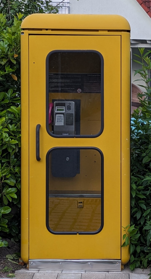 Telefonzelle mit funktionsfähigem Münztelefon, Telefonmuseum Jens Müller Neustadt Aisch