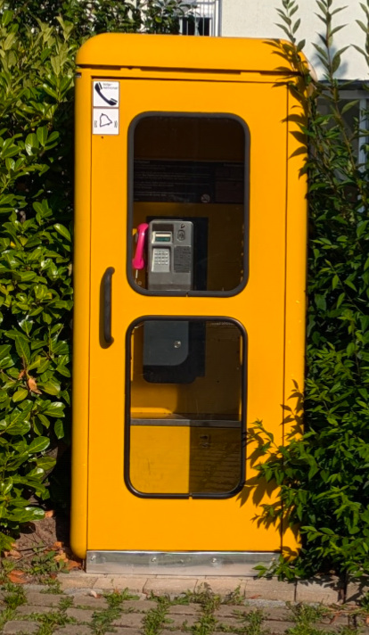 Telefonzelle mit funktionsfähigem Münztelefon, Telefonmuseum Jens Müller Neustadt Aisch