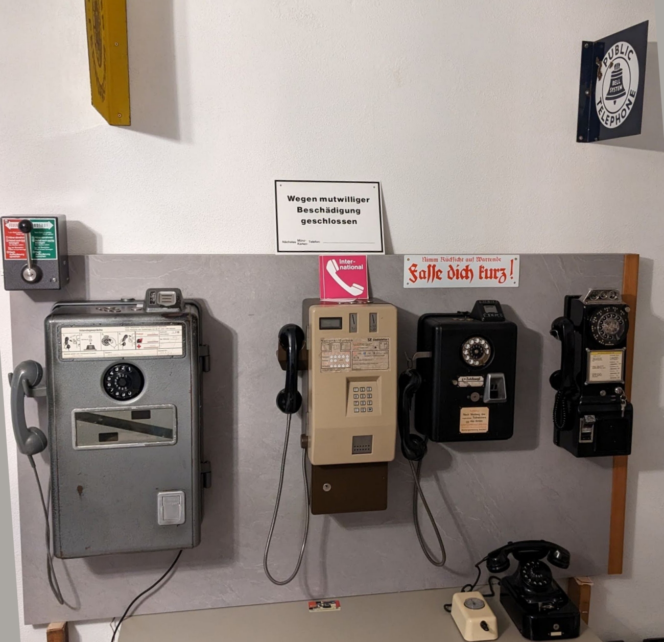 Ausstellung öffentliche Fernsprecher, Telefonmuseum Jens Müller Neustadt Aisch